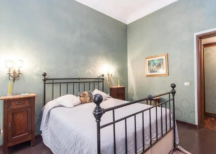 Luxury Spanish Steps Apartment Rom