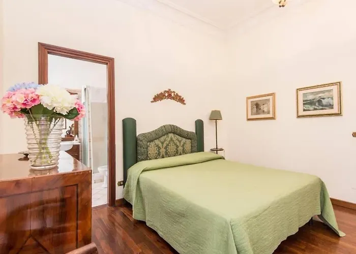 Luxury Spanish Steps Apartment Rom