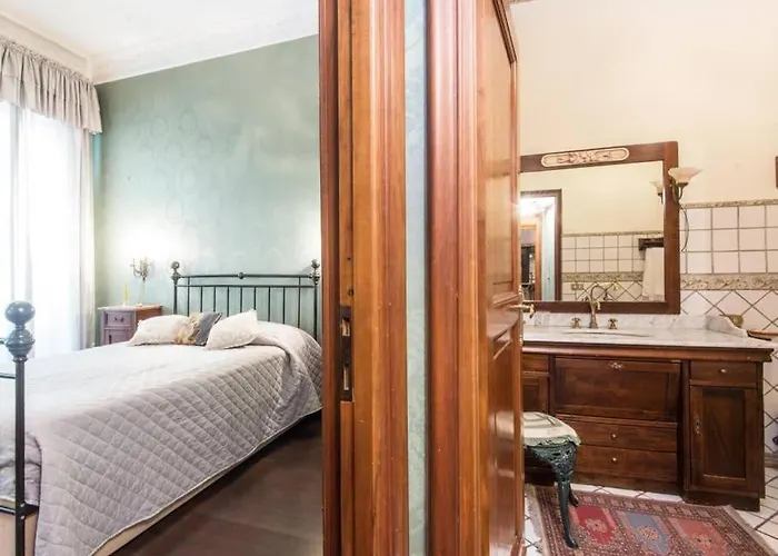 Luxury Spanish Steps Apartment Rom