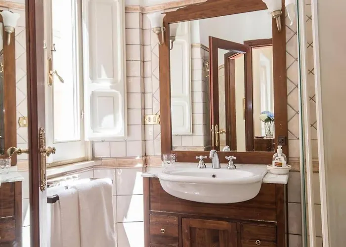 Luxury Spanish Steps Apartment Rom