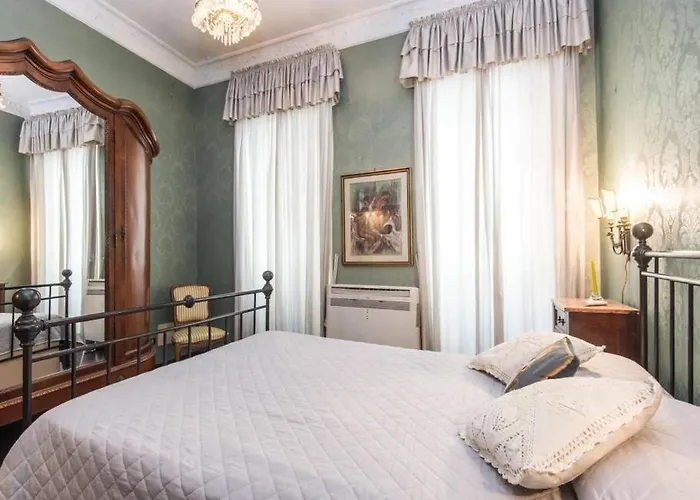 Luxury Spanish Steps Apartment *